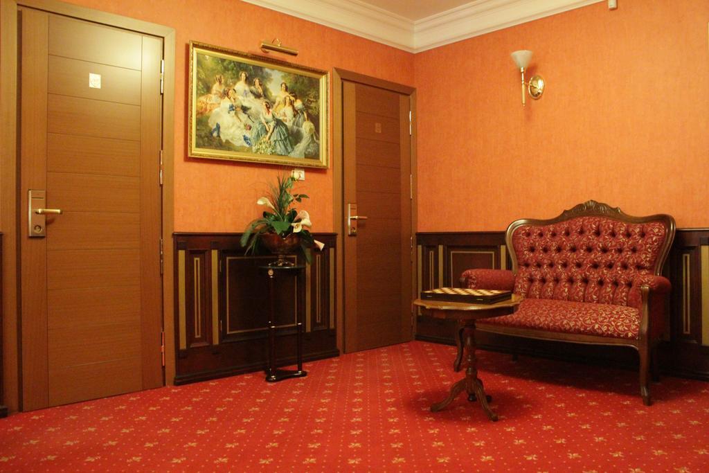 Ekaterinin Dvor Hotel Szurgut Kültér fotó